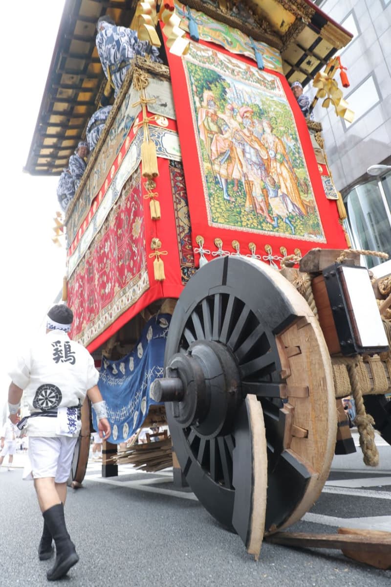 【速報】京都・祇園祭　前祭　山鉾巡行で車輪割れた鶏鉾「進めぬ」巡行を途中で切り上げ引き返す