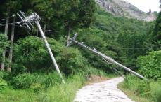 【速報】「強風と雨しぶきで吹雪のよう」屋根瓦飛ばされ、一時停電も　滋賀・米原で突風　気象台が調査