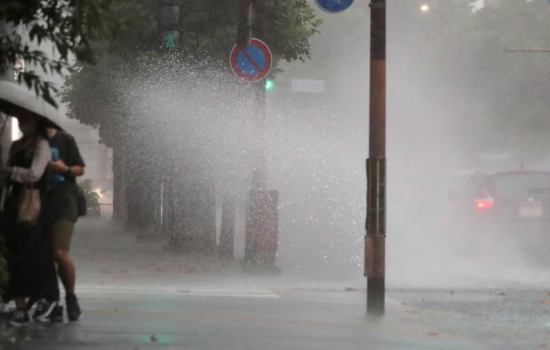 ゲリラ豪雨、京都市と宇治市に大雨・洪水警報　停電、7千世帯近くに【動画付き】