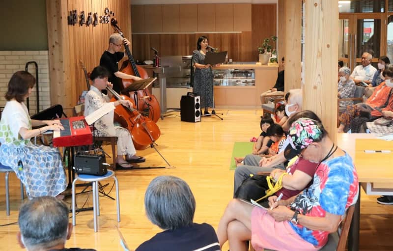 「町内で生のジャズ聴けた」　地元出身の音楽家ら3人が図書館朗読会で演奏　京都府京丹波町