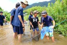 「モクズガニ取れたよ」京都府宮津市で川遊びイベント、児童ら大はしゃぎ