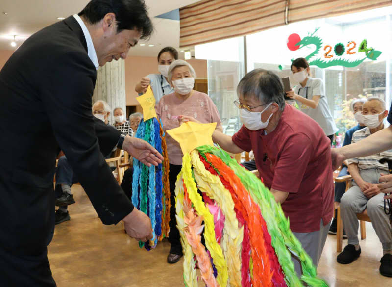 「食糧難、母は母乳も出なかった」千羽鶴に込める願い、広島の平和記念公園に　京都・亀岡