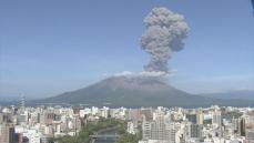 桜島南岳で爆発 噴煙4400メートルまで上がる　垂水市などにやや多量の降灰か　今年25回目
