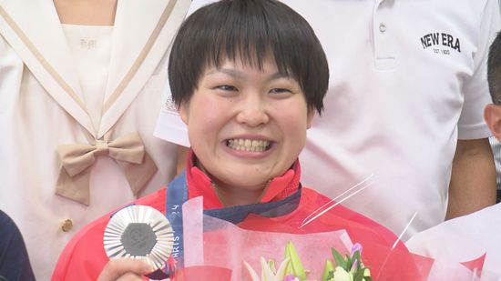 パリ五輪メダリスト髙山莉加選手が鹿児島南高校に笑顔で凱旋　“強さ”培った高校時代を語る