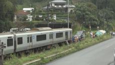 ｢踏切を渡る途中で遮断機が｣ 列車とゴミ収集車が衝突 運転士の男性軽傷 　JR日豊本線の踏切