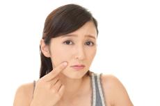 毛穴がどんどん広がる！たるみ毛穴が増えるNG習慣3つ