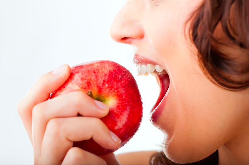 “皮ごと”食べて疲れ知らず!?抗酸化に◎なりんごの食べ方