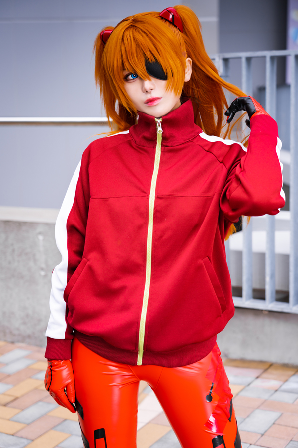 エヴァ』アスカのコスプレイヤーの再現度がスゴい！「佇まいがそっくり