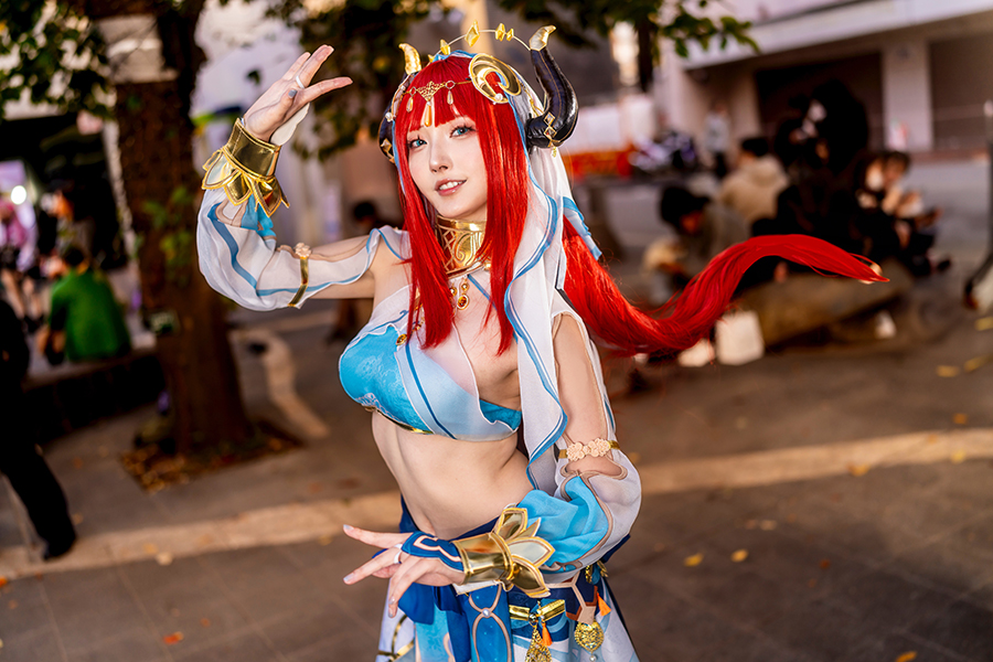 コスプレ】美くびれ活かしたS字ライン！ エキゾチックな可愛さの