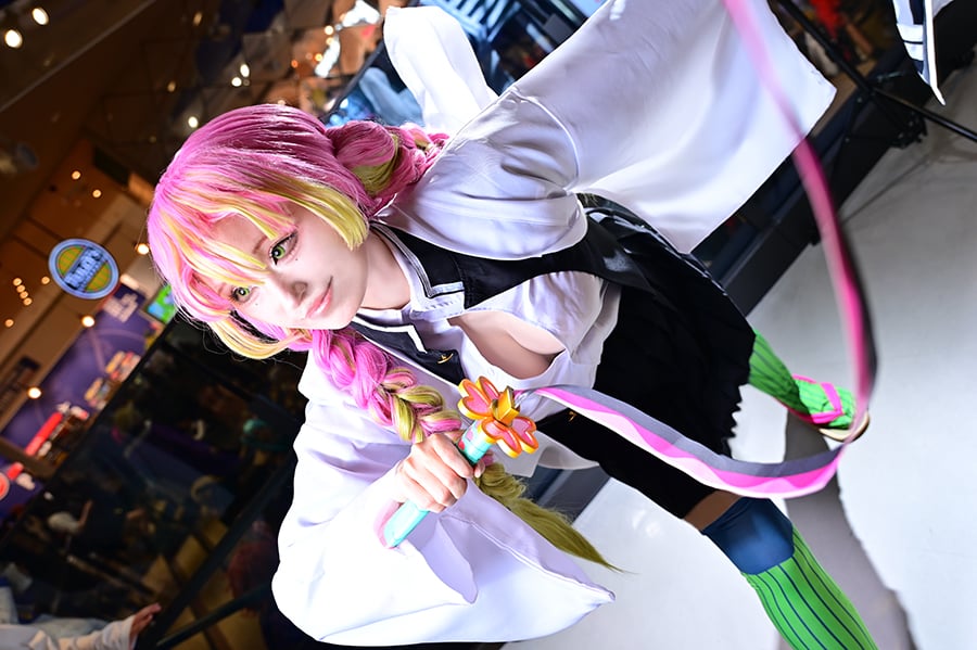 コスプレ】『鬼滅の刃』「甘露寺蜜璃」が美し過ぎ！「45歳とは思えない