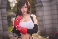 【コスプレ】『FF7』ティファの「美ボディ」を完全再現！「色白美脚」と絶賛の声