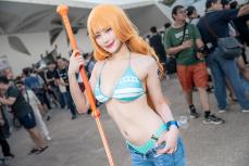 【コスプレ】『ワンピース』ナミの異次元ボディをリアルに再現！「クビレが凄すぎる」