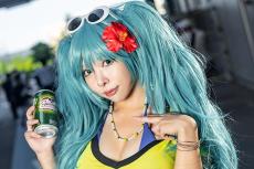 【コスプレ】はち切れんばかりの美ボディ！　褐色肌の「初音ミク」があまりにも眼福