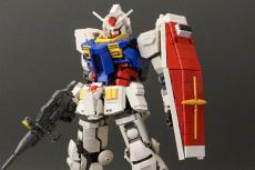 【職人技】レゴでつくった「ガンダム RX-78」がクオリティー高すぎ！　“ラストシューティング”も再現可能