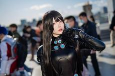 『GANTZ』レイカのコスプレイヤーがスリム美ボディを見事再現！　官能的な黒ボディースーツ姿に「見惚れる」