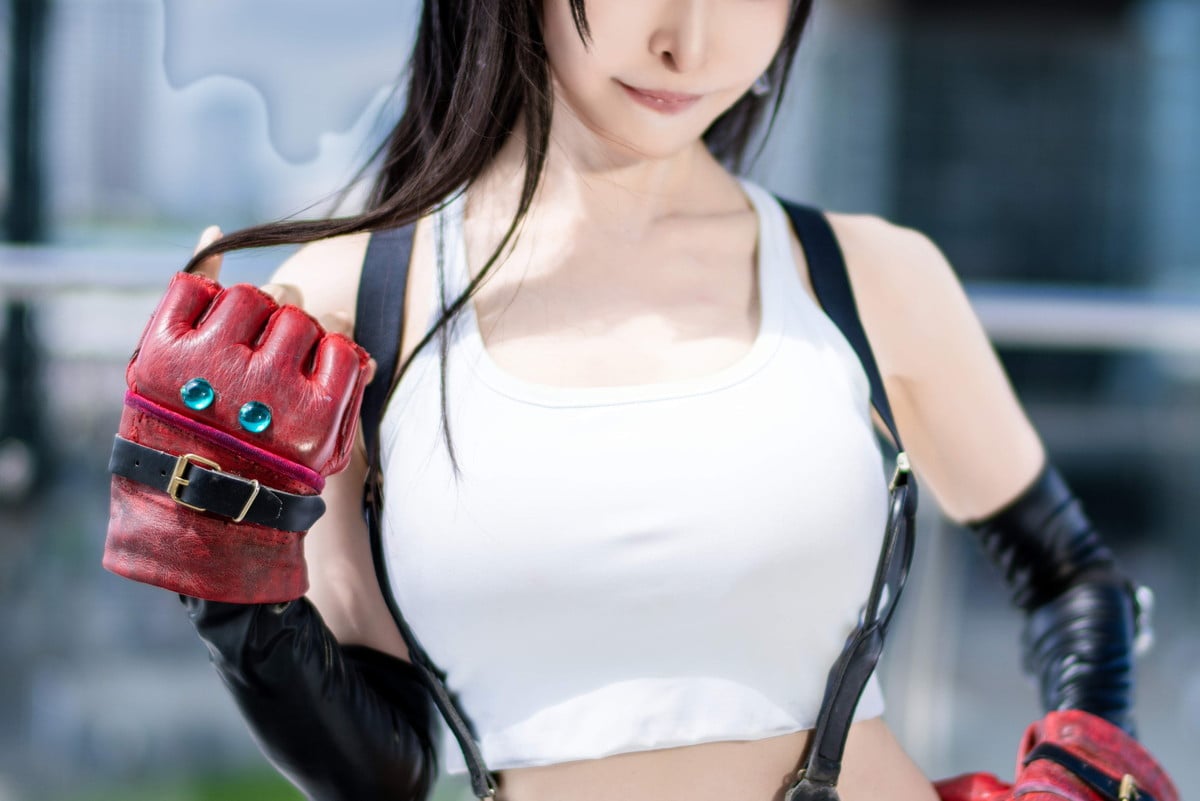 コスプレ】『FF7』ティファの圧巻美スタイル！ ほっそい腰と美脚に
