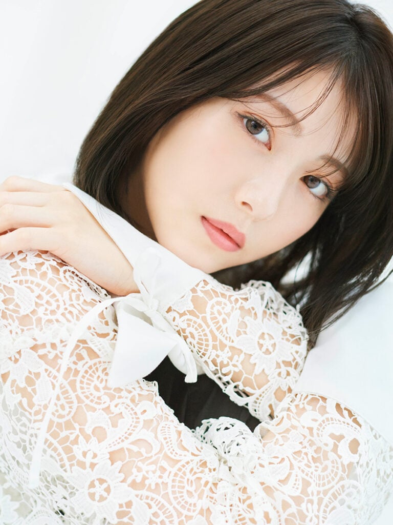 消えちゃいそう…」浜辺美波の”儚すぎる”最新ショットに反響「結婚