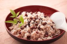 何で豆が白いの！？福島県の葬式で〝真っ白な赤飯〟がお土産、 謎の料理の正体とは【地元の葬儀会社に聞いた】
