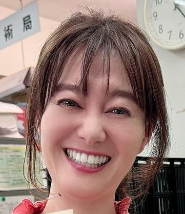 元NHKアナウンサー42歳、新紙幣を手に笑顔「はやっ」「素敵」