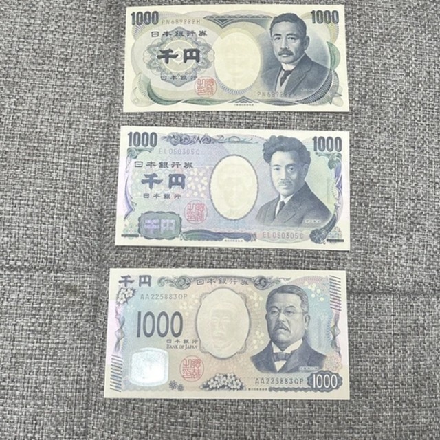 「1000円札、家に5世代ある」歴代の千円札がずらり…「これは凄い！」「全員ひげ」と話題に
