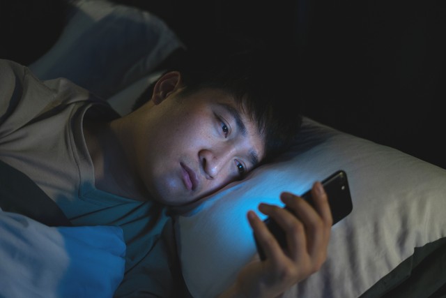 眠れないときにすること1位は「スマホ・パソコンを触る」　よく眠れるために試してよかった方法は？