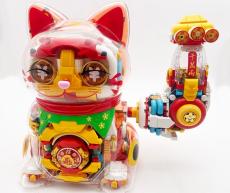 招き猫の発祥は中国？　謎の熱意で商品化された中国製「招き猫ロボット」　設計解説本は110ページ　組み立て作業行程285の大作に挑んだ