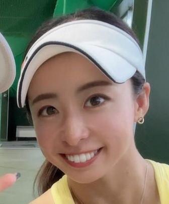 プロテニス選手、引き締まったビキニ姿「スタイル抜群」「最高すぎ」「もう水着モデル」