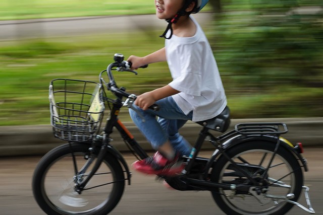 停車していた車に、小学生が自転車で突っ込んでケガ→これって車が悪いの？　「危うく冤罪に」「全責任を負わされた」