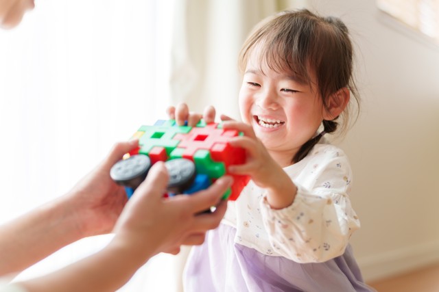 帰省した4歳娘に、祖父「この子は退屈を知らないね」　その真意に「刺さりまくった」「そういう視点なかった」