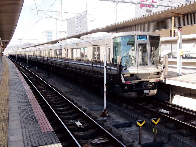 京阪神を爆速で結ぶ…あの無双の新快速にも「苦戦」の時代があった　不動の地位を築いたのは「民営化後」