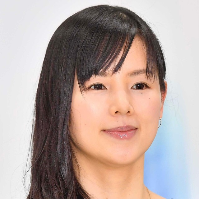 小西真奈美さん45歳、タンクトップの純白コーデを披露「いつまでも天使のよう」「無垢なイメージにぴったり！」