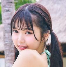 赤のランジェリーや黒のシースルー　アイドル津代美月さん　初写真集で大胆肌見せ