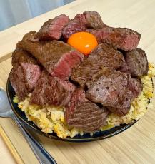 「マンモスチャーハンできたあ！」肉1キロにご飯1キロ！？「わんぱく盛り」に7万人が唖然