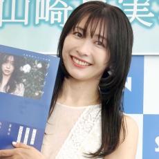 元グラドル山崎真実さん　髪バッサリで39歳誕生日を報告　 「ますます美人」「グラビア復帰を願ってます」