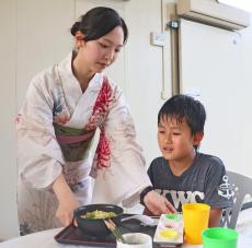 「スープがさっぱりしていておいしい」　トビウオの骨で仕込んだブイヤベースラーメン