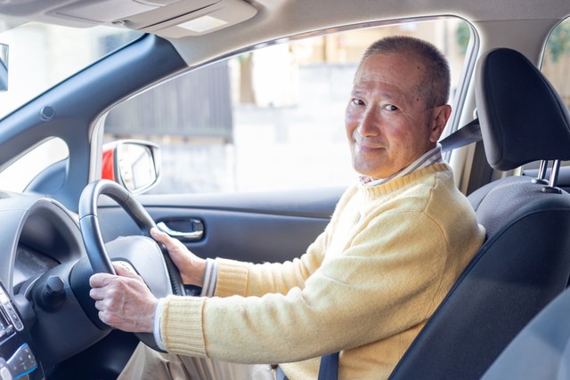 それでも乗り続ける　60代以上の8割が免許の返納予定なし