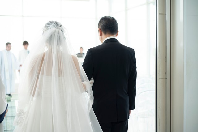 「入場は母親と」「誓いのキスは家族で」「ファーストバイトは実施しない」　“令和の結婚式”の当たり前って？