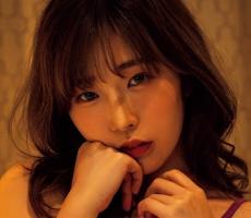 グラドル花雨さんがちょっとエッチな上司に　オフィスやホテルで大胆ポーズ　写真集「Office romance」