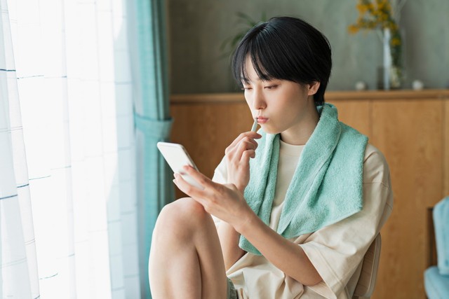 【歯磨きってどうやってしてる？】テレビ、スマホ…週1回以上「ながら磨き」をしている人が7割　多い都道府県は