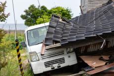 カーライフで最も恐れるのは「事故よりも地震」、車内に常備している防災グッズは？