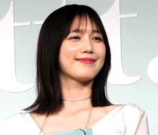 本田翼、新年一発目の私服は…ミニ丈ワンピ×ワオキツネザルのバッグ 「ハイセンス」「スタイルいい」