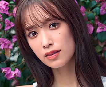 日向坂46・佐々木久美さん　抜群ボディのキャプテンが魅せるランジェリー姿　アイドルの集大成となる1st写真集