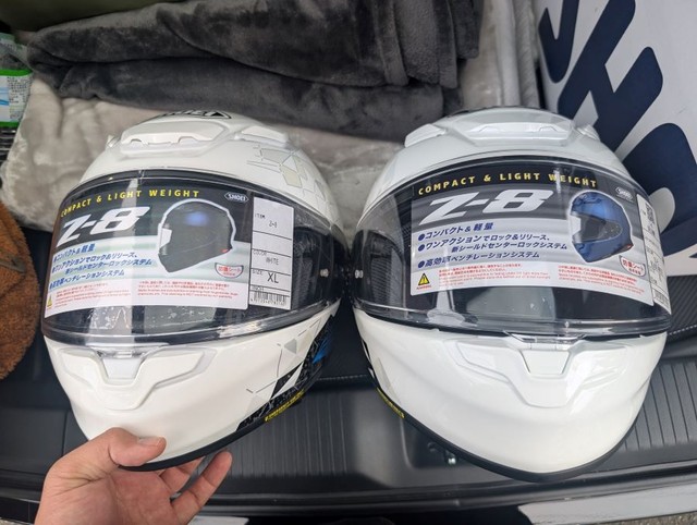 フリマアプリで購入したヘルメットが偽物だった…正規品と比較すると一目瞭然「命を守るための物にまで…」バイカーたちから怒りの声