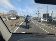 「あのバイクだけはあおり運転しちゃダメだ」赤信号で停止中に衝撃の光景…マリカー好きも興奮「やられる予感」