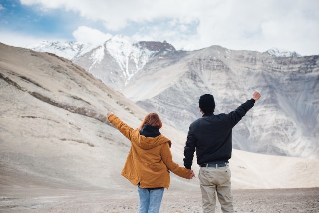 新婚旅行に義理の両親が同伴、しかも同室！？「超絶ありえない」のに実は経験者が多数