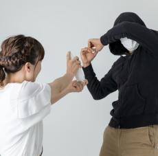 護身用品か凶器か　悪用相次ぐ催涙スプレー　防犯目的でも所持を認めた判例も【弁護士が解説】