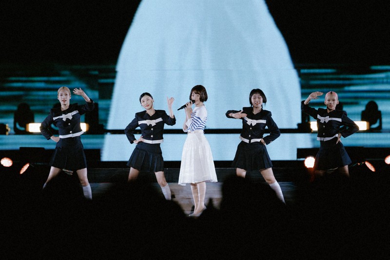 NewJeansが日本初の単独公演　「青い珊瑚礁」カバーにファン歓声