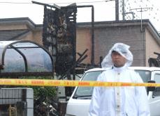 茨城・牛久の民家火災　焼け跡から2遺体　住人の3人と連絡取れず