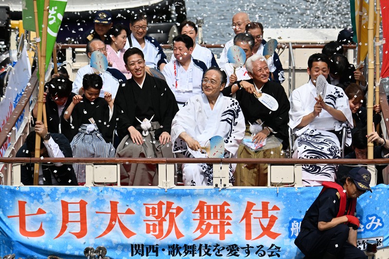 浪花の夏彩る船乗り込み　道頓堀川で「大歌舞伎」出演者らお披露目