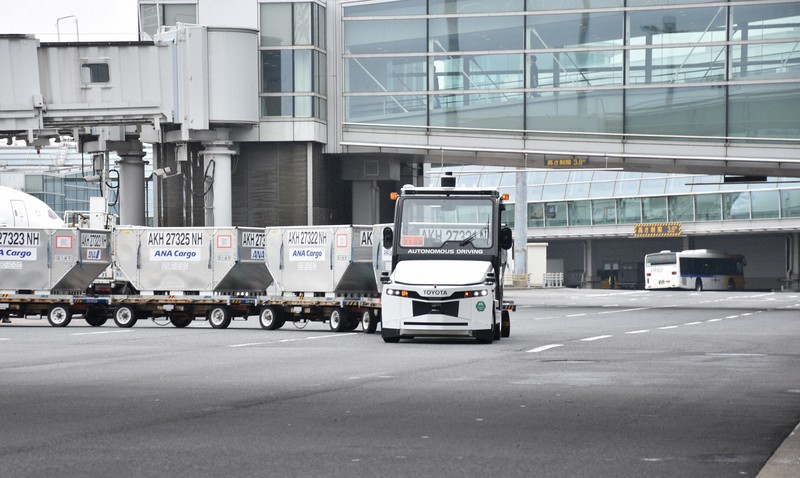 自動運転トラクター、羽田空港で試験運用　2025年中に実用化へ